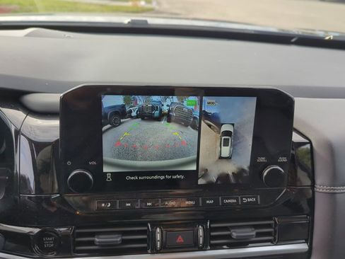 Used 2025 Nissan Pathfinder Platinum w/ Cargo Package image 18