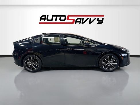 Used 2023 Toyota Prius XLE image 8