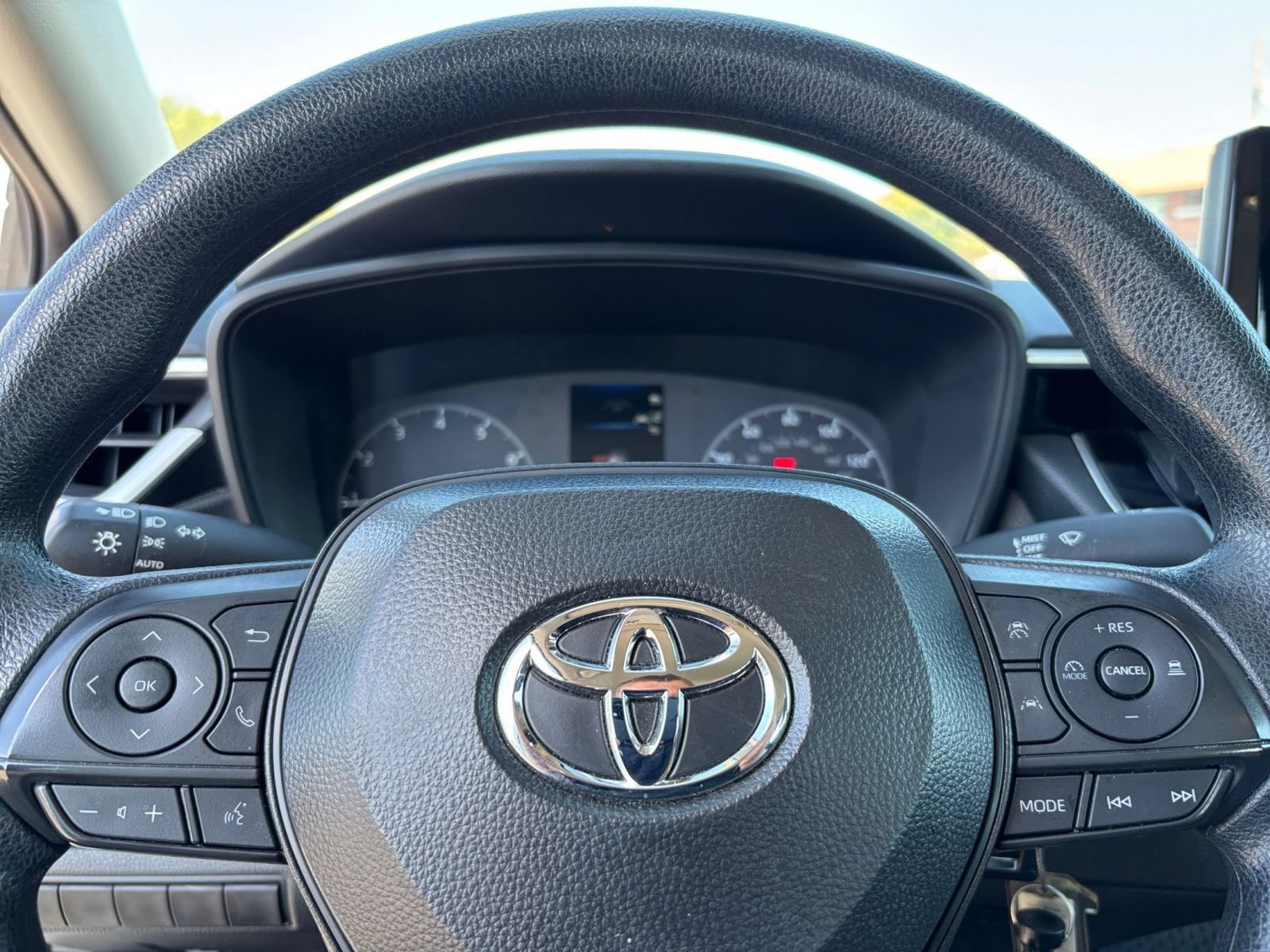 Used 2025 Toyota Corolla LE FWD image 25