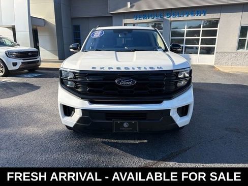 Used 2025 Ford Expedition Active image 2
