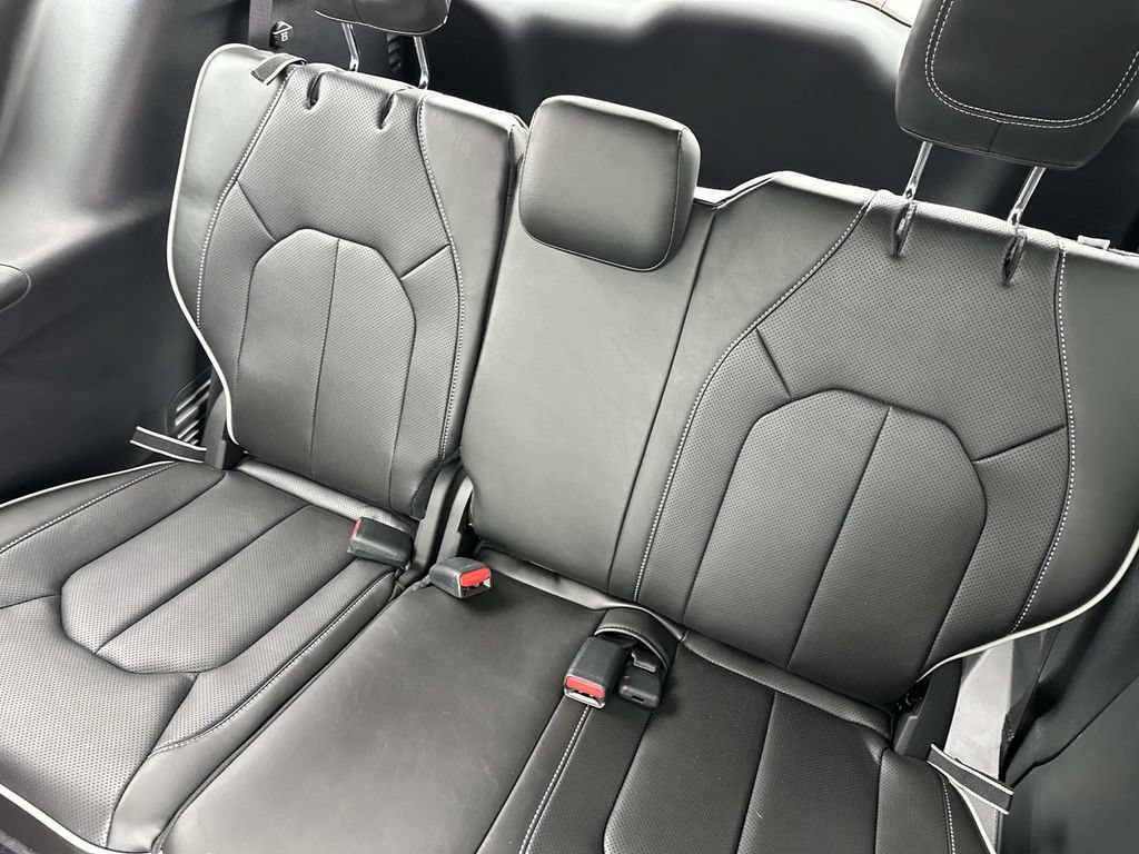 New 2027 Chrysler Pacifica Limited AWD/4WD image 10
