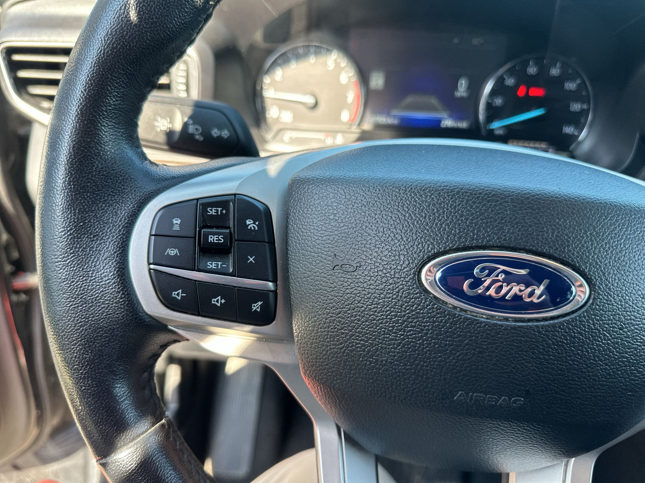 Used 2023 Ford Explorer Limited w/ Equipment Group 301A RWD image 26