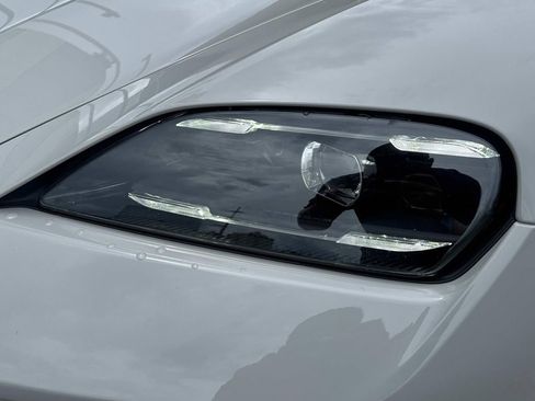 Used 2025 Porsche Taycan image 7