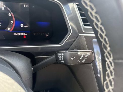 Used 2023 Volkswagen Tiguan SE image 32