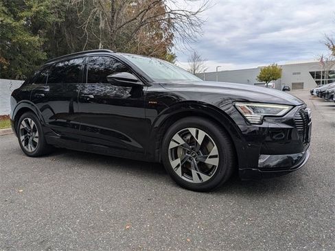 Used 2022 Audi e-tron Premium w/ Convenience Plus Package image 12