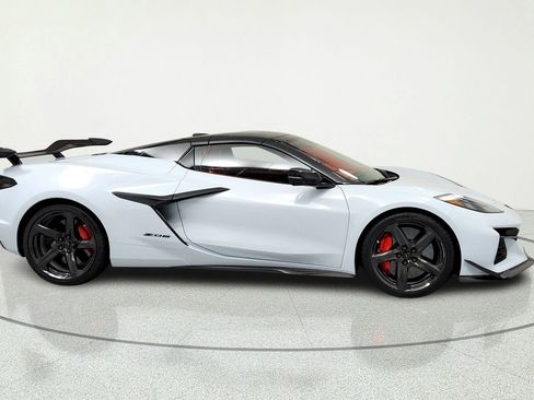 Used 2024 Chevrolet Corvette Z06 w/ Stealth Interior Trim Package RWD image 6