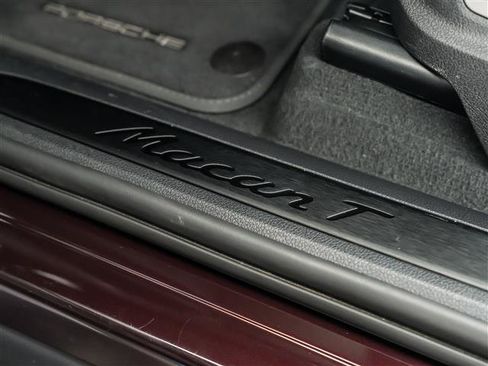 Certified 2026 Porsche Macan AWD/4WD image 24