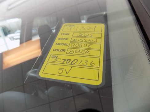 Used 2025 Nissan Rogue SV FWD image 33