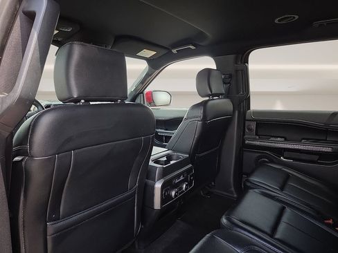 Used 2019 Ford Expedition XLT w/ Equipment Group 202A AWD/4WD image 10
