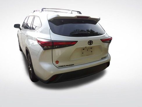 Used 2021 Toyota Highlander XLE image 8