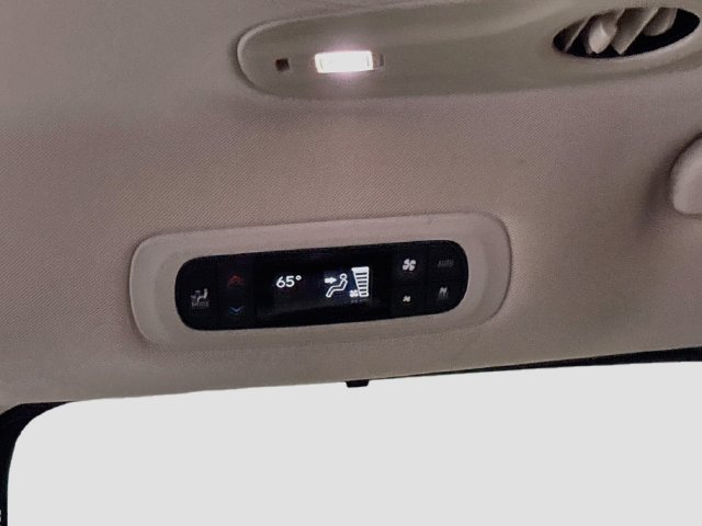 Used 2021 Chrysler Pacifica Touring-L FWD image 16