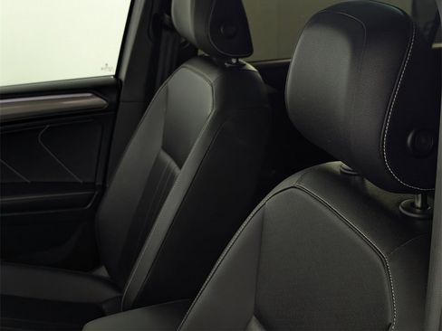 Used 2023 Volkswagen Tiguan SE R-Line image 21