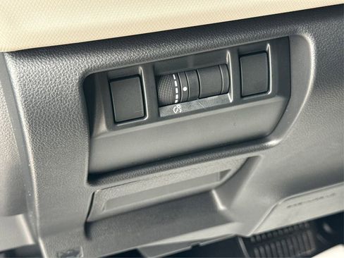 Used 2025 Subaru Forester AWD/4WD image 33