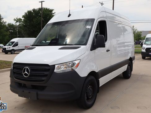 Used 2025 Mercedes-Benz Sprinter 2500 image 8
