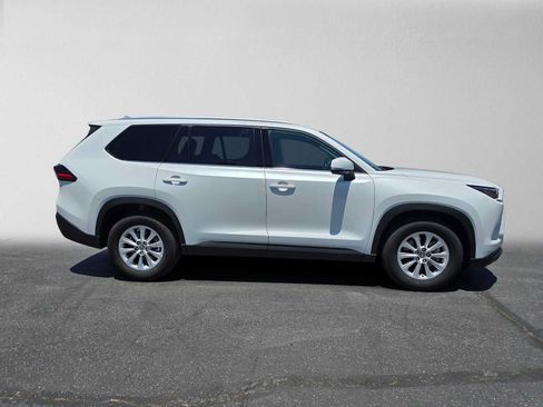 Used 2026 Toyota Grand Highlander FWD image 2