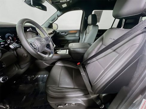 Used 2025 GMC Yukon XL Denali image 18