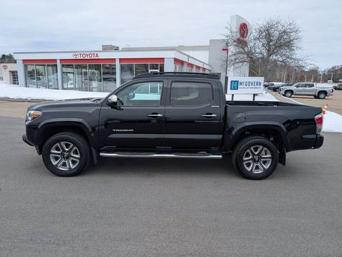 Used 2018 Toyota Tacoma Limited image 2