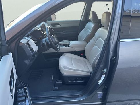 Used 2025 Nissan Pathfinder SL AWD/4WD image 20