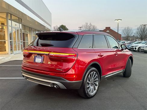 Used 2025 Lincoln Corsair Reserve image 7