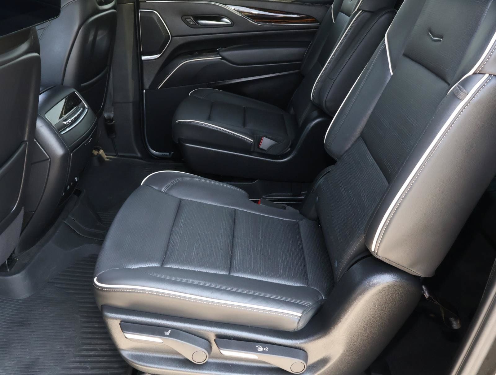 Used 2024 Cadillac Escalade ESV Premium Luxury w/ Performance Package AWD/4WD image 26