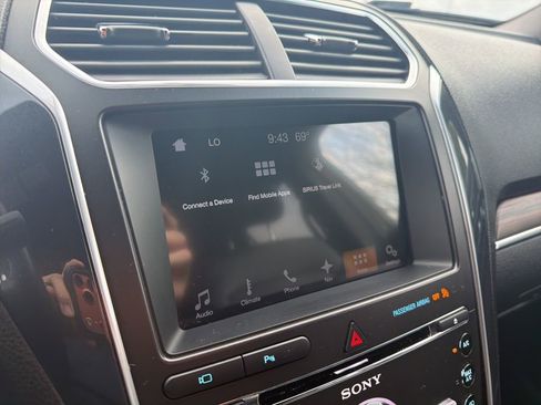 Used 2017 Ford Explorer Limited image 31