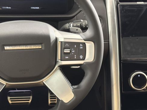New 2026 Land Rover Discovery Dynamic SE image 13