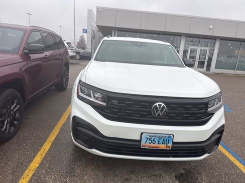 Used 2023 Volkswagen Atlas Cross Sport SEL R-Line image 2