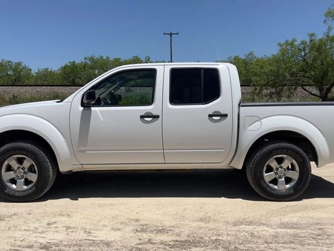 Used 2012 Nissan Frontier SV RWD image 4