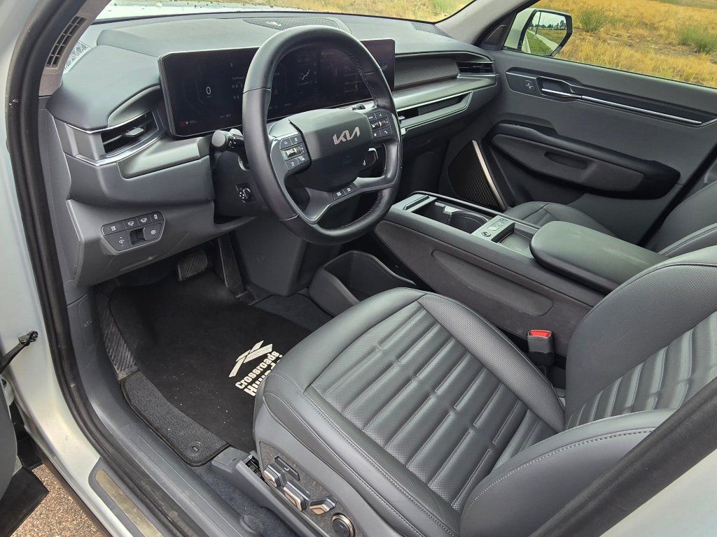 Used 2024 Kia EV9 Land AWD/4WD image 25
