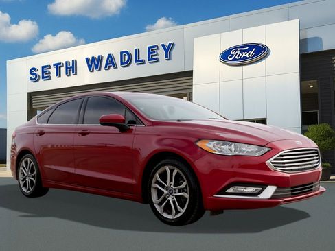 Used 2017 Ford Fusion SE w/ Equipment Group 201A image 1