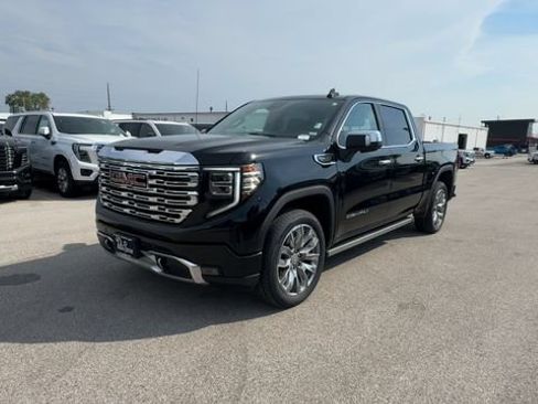 Used 2024 GMC Sierra 1500 Denali w/ Denali Reserve Package AWD/4WD image 5