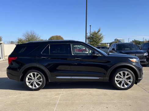 Used 2023 Ford Explorer Platinum w/ Technology Package image 10