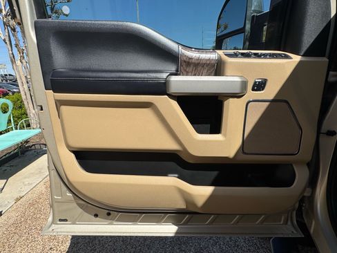 Used 2017 Ford F250 Lariat w/ Lariat Value Package image 28