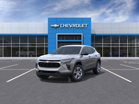 Used 2026 Chevrolet Trax LS FWD image 8