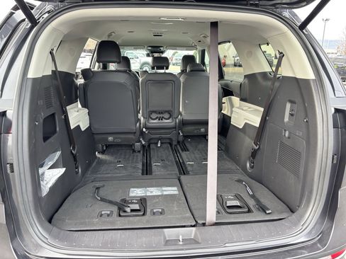 Used 2024 Kia Carnival EX image 20