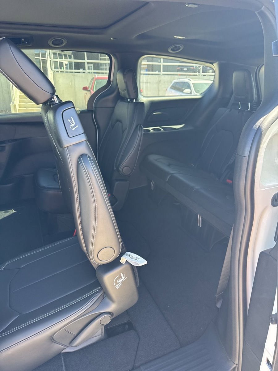 New 2026 Chrysler Pacifica Select AWD/4WD image 28