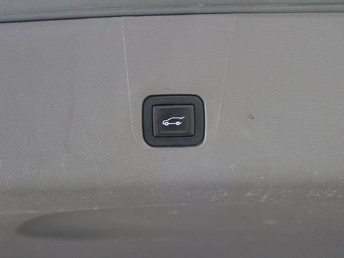Used 2019 Chevrolet Traverse LT w/ LT Premium Package AWD/4WD image 16