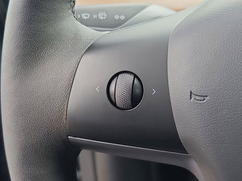 Used 2024 Tesla Model Y Performance image 11