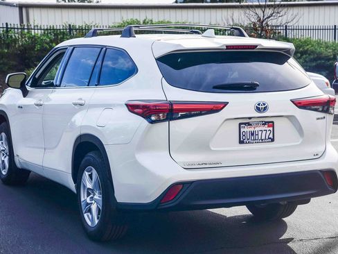 Certified 2020 Toyota Highlander LE image 5