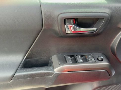 Used 2022 Toyota Tacoma TRD Sport w/ Technology Package RWD image 14