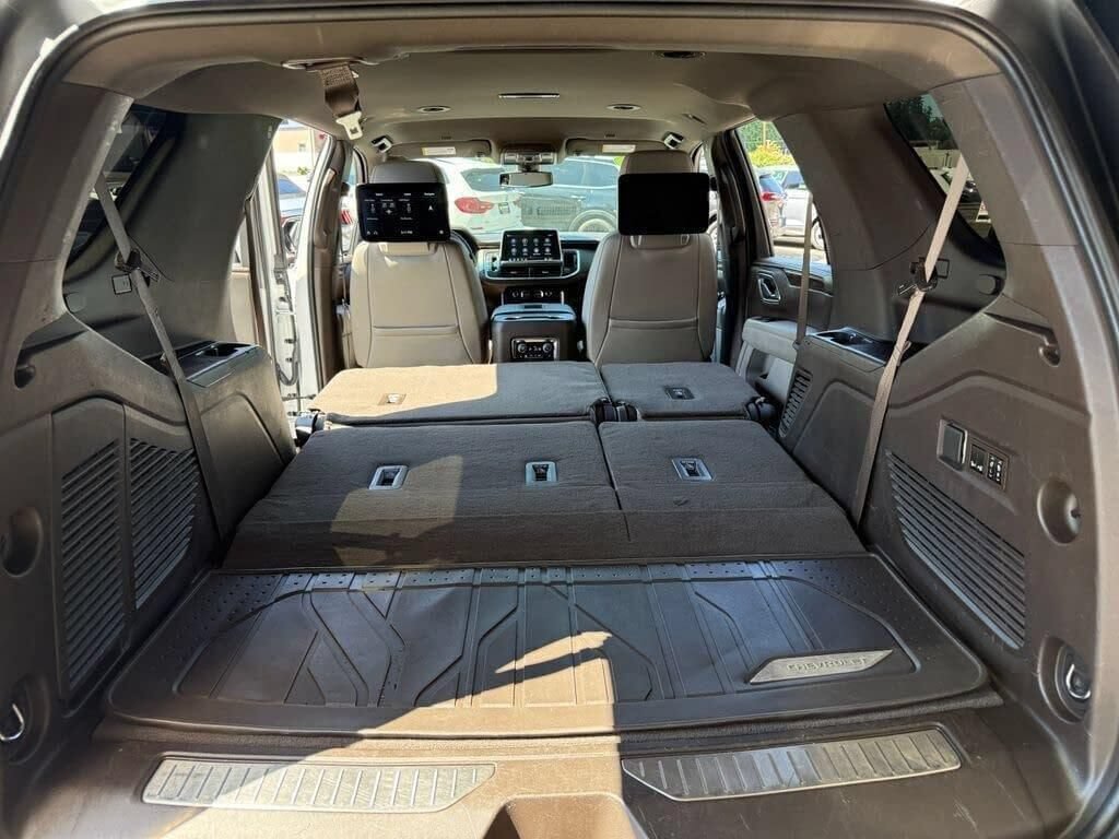 Used 2021 Chevrolet Tahoe Z71 w/ Luxury Package AWD/4WD image 17