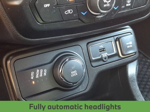Used 2022 Jeep Renegade Altitude AWD/4WD image 19
