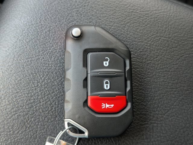 Used 2025 Jeep Wrangler Sport AWD/4WD image 28