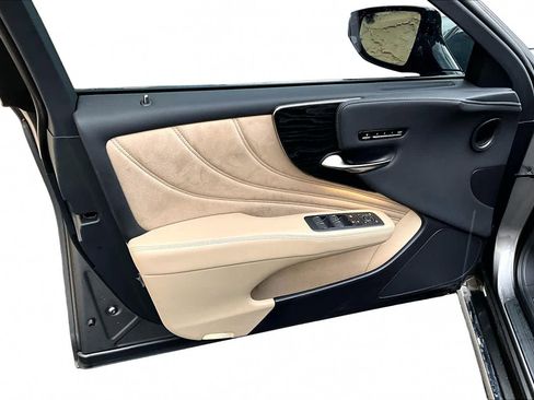 Used 2022 Lexus LS 500 AWD w/ Accessory Package (Z2) image 22