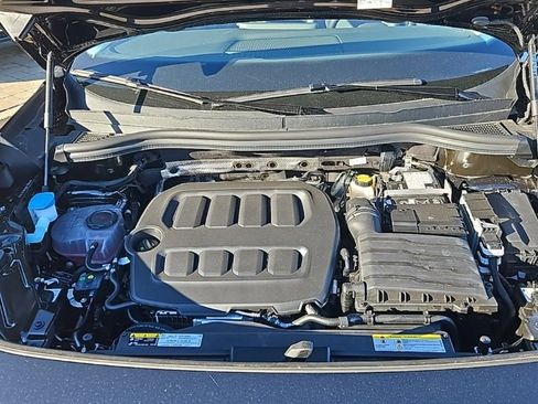 New 2025 Volkswagen Tiguan SE image 10