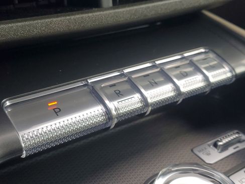 Used 2025 Lincoln Nautilus Premier image 34