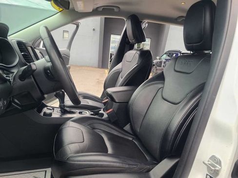 Used 2022 Jeep Cherokee Latitude Lux w/ Mopar Interior Package AWD/4WD image 15