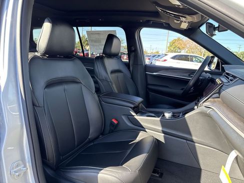 New 2025 Jeep Grand Cherokee L Limited w/ Black Appearance Package image 29