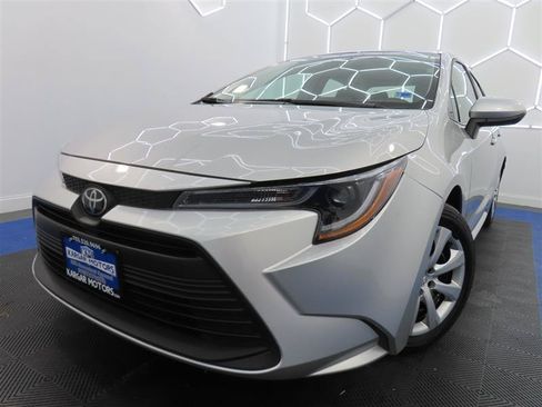 Used 2025 Toyota Corolla LE FWD image 1