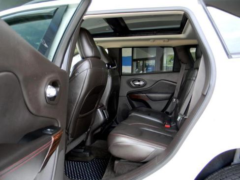 Used 2015 Jeep Cherokee Trailhawk w/ Comfort/Convenience Group image 12